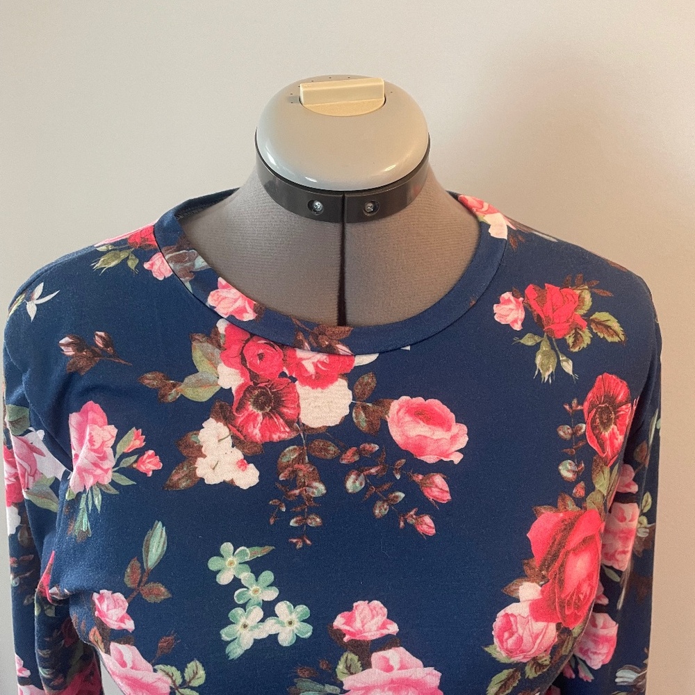 Women’s size large knit long sleeve blue floral dress.